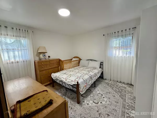 Iselin, NJ 08830,319 Benjamin AVE