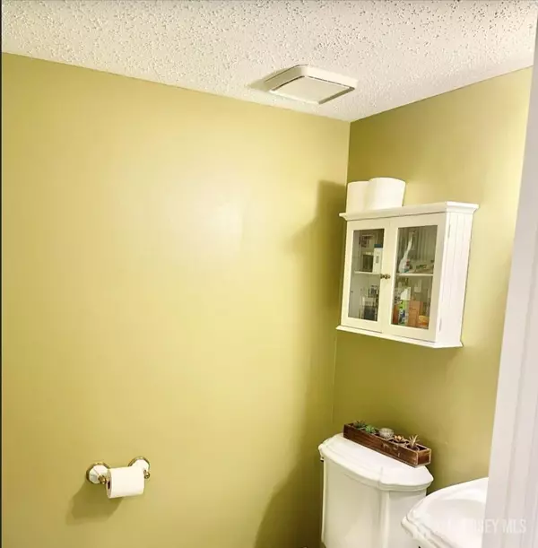 Edison, NJ 08820,214 Westgate DR