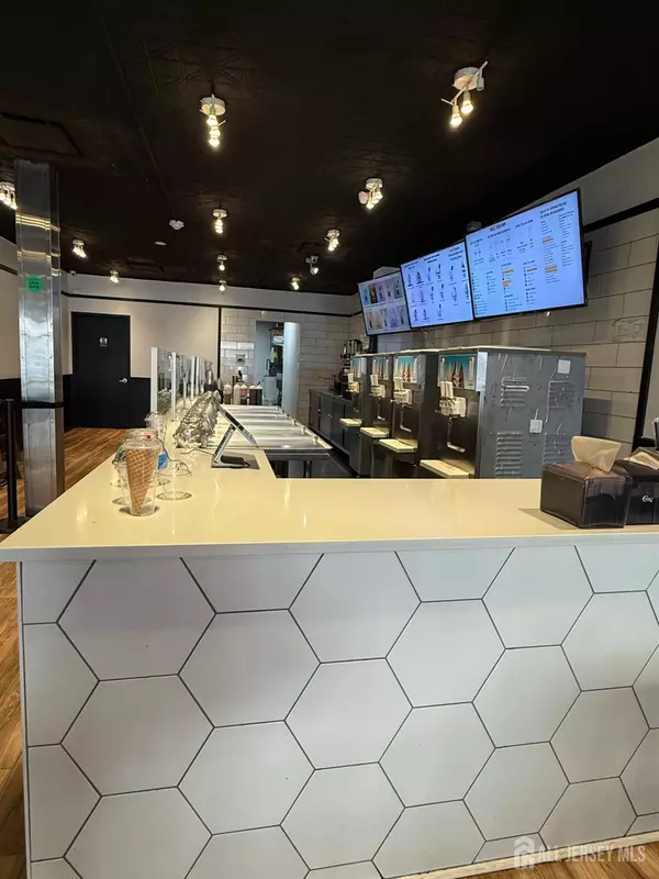 Westfield, NJ 07090,130 E Broad ST