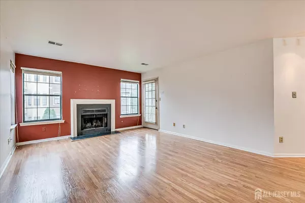 East Brunswick, NJ 08816,353 Crosspointe DR