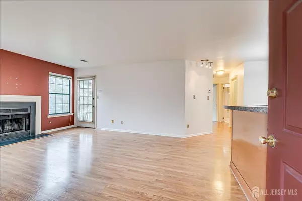 East Brunswick, NJ 08816,353 Crosspointe DR