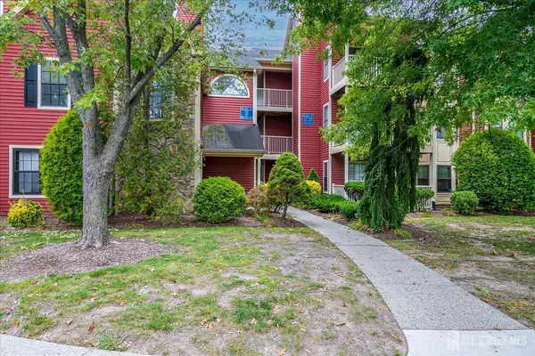 353 Crosspointe DR, East Brunswick, NJ 08816