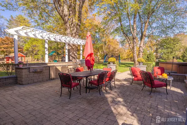 Bernards, NJ 07920,374 S Maple AVE S