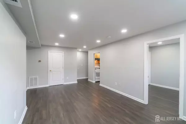 Edison, NJ 08817,106 College DR