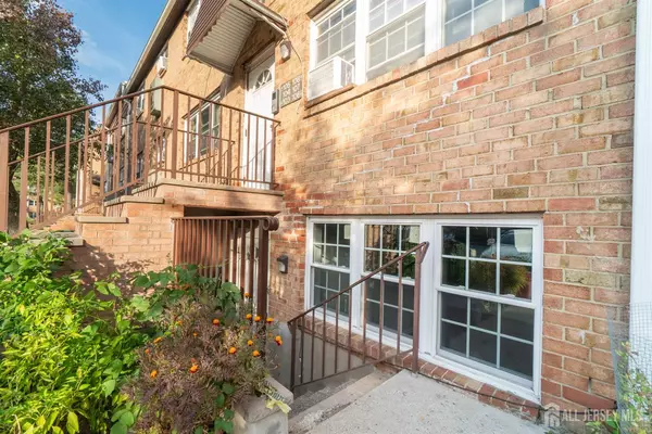 106 College DR, Edison, NJ 08817