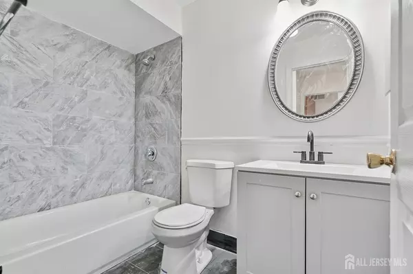 Edison, NJ 08817,30 Brookside RD