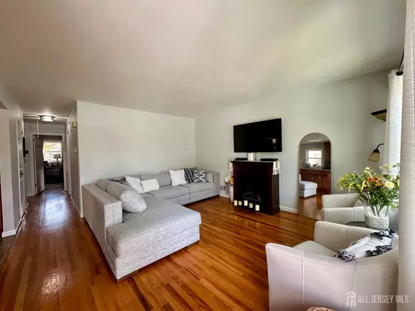 Colonia, NJ 07067,98 Hawthorne AVE