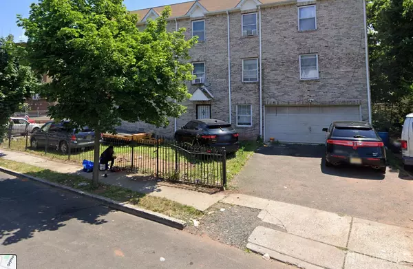 Newark, NJ 07112,328-330 Hawthorne AVE