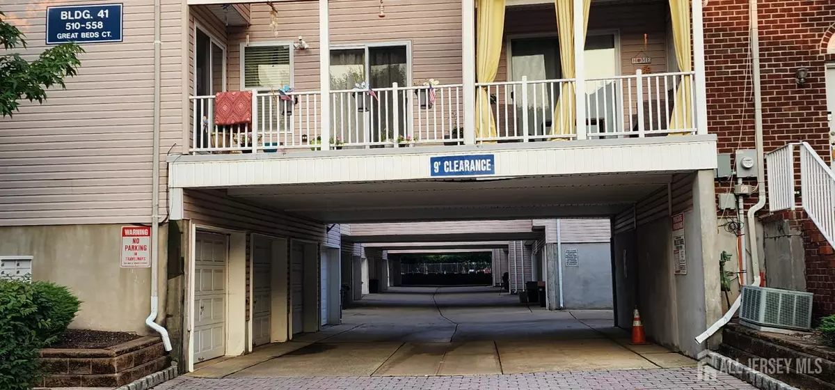 Perth Amboy, NJ 08861,532 Great Beds Ct CT