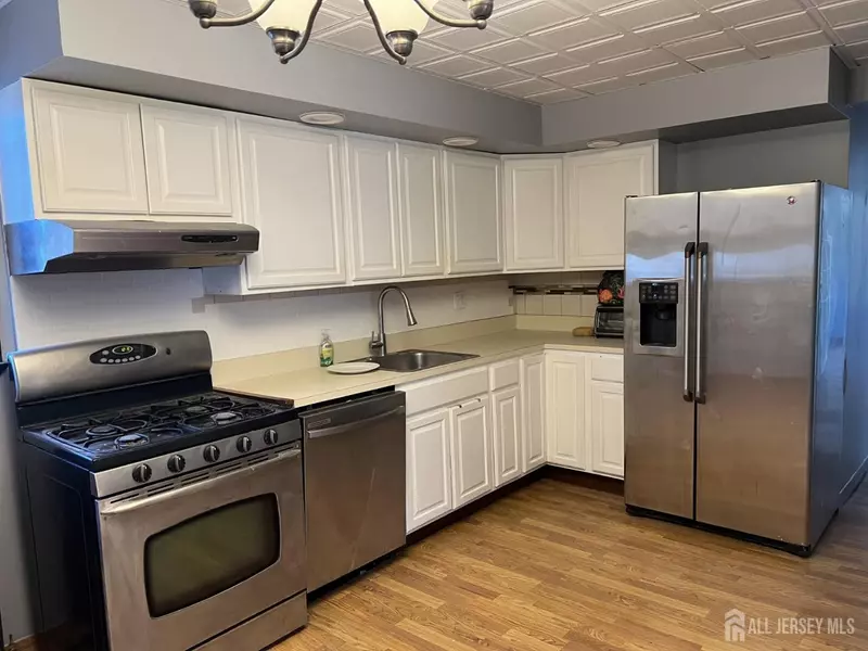 247 Washington AVE #2-F, Carteret, NJ 07008