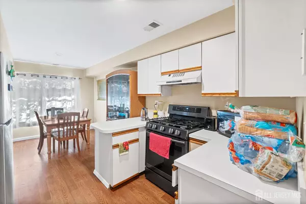 Perth Amboy, NJ 08861,1002 Hidden Village DR