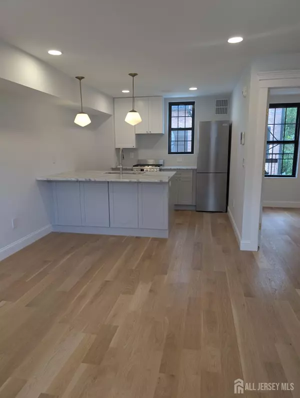 Jersey City, NJ 07302,82 Colgate ST #2