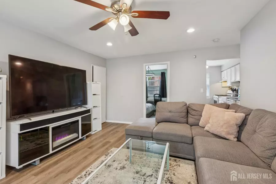 37 York DR #6A, Edison, NJ 08817