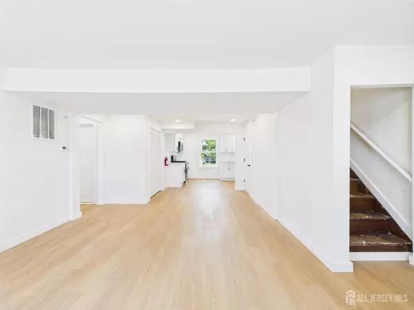 Jamesburg, NJ 08831,10 W Railroad AVE W