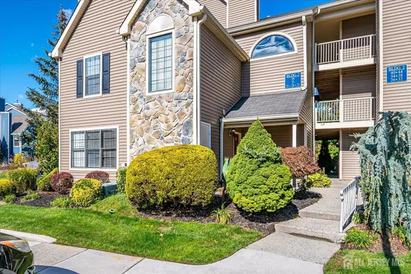 East Brunswick, NJ 08816,23 Lear CT