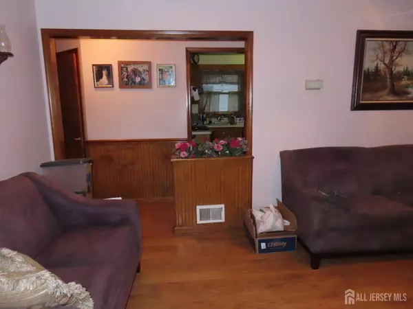 Sayreville, NJ 08859,4 Albert DR