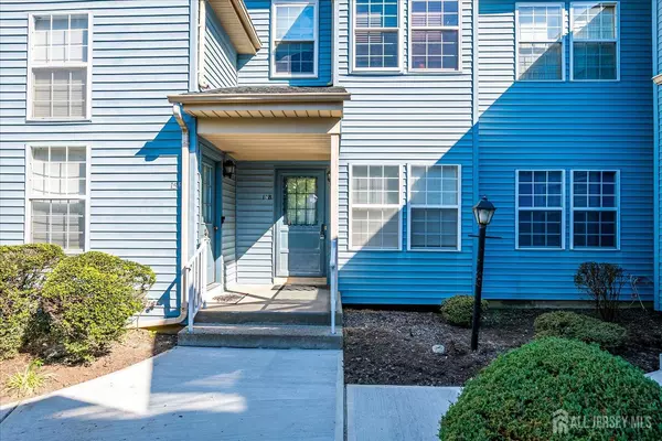 Monroe, NJ 08831,15 James Buchanan DR #B