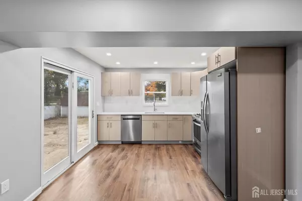 East Brunswick, NJ 08816,27 Harrison AVE