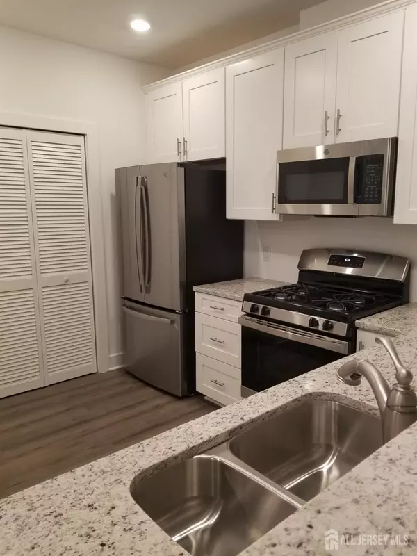 Monroe, NJ 08831,932 vanderbergh BLVD