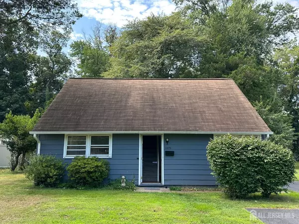 1075 Fireside AVE, Ewing, NJ 08618