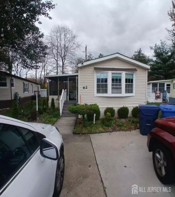 North Brunswick, NJ 08902,62 Burns RD