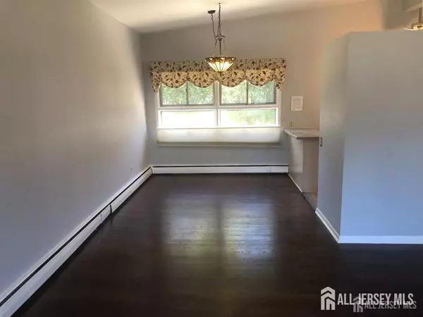 Edison, NJ 08817,27 Mill RD