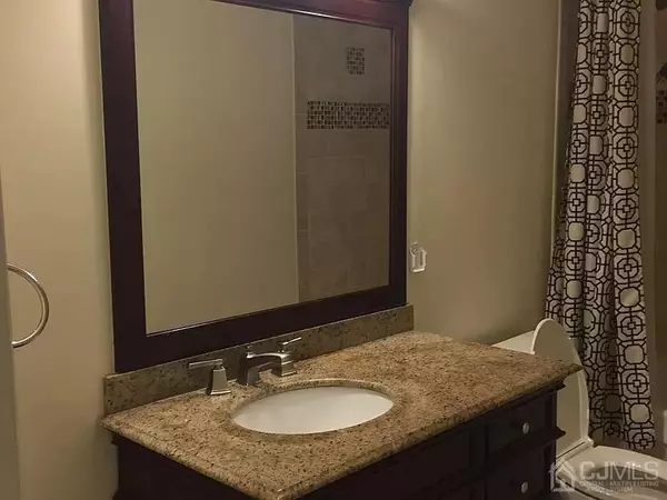 Edison, NJ 08820,218 W Shirley AVE W