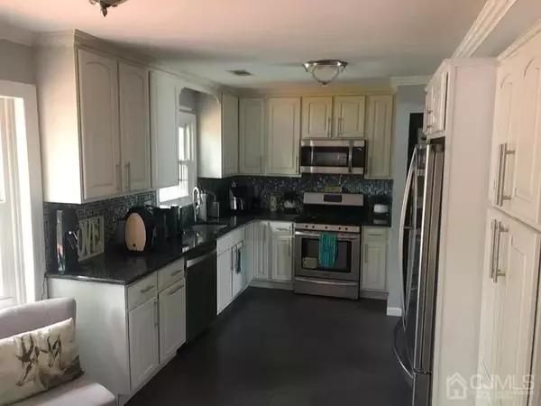 Edison, NJ 08820,218 W Shirley AVE W