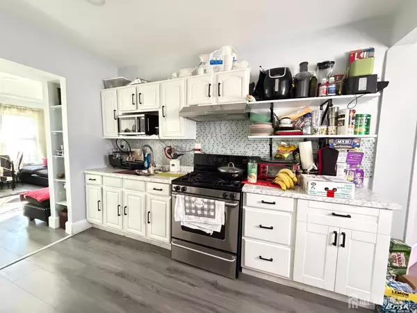 Elizabeth, NJ 07201,580 Monroe AVE