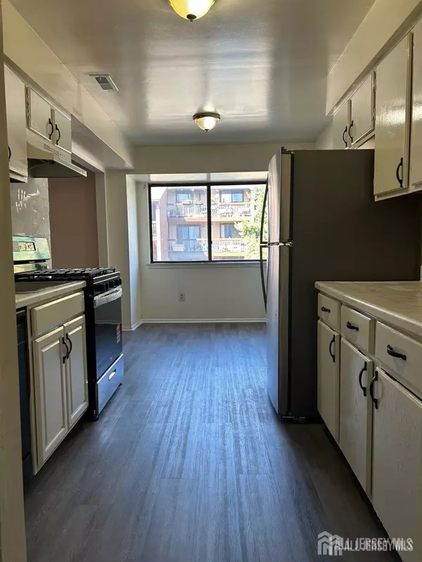 Edison, NJ 08837,517 Edison Glen Ter TER