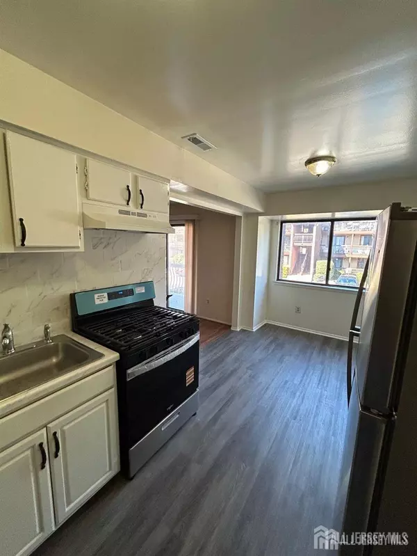 Edison, NJ 08837,517 Edison Glen Ter TER