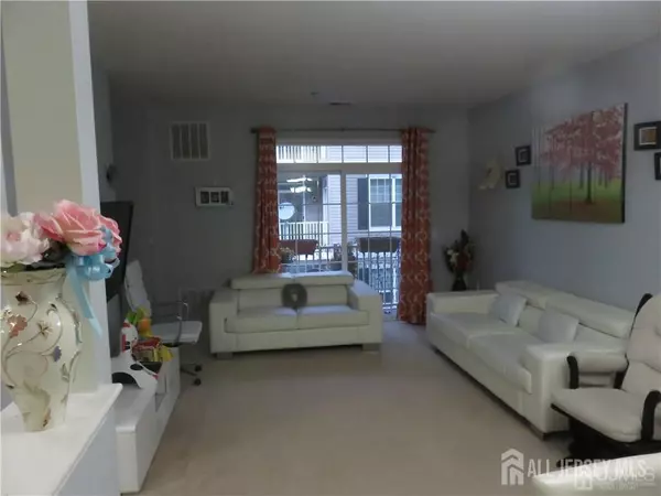 Edison, NJ 08837,2221 Edward Stec BLVD