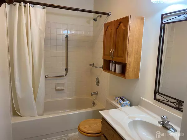 Monroe, NJ 08831,8 Benjamin Franklin DR #C