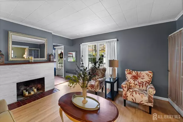 Metuchen, NJ 08840,51 Thomas ST