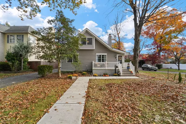 51 Thomas ST, Metuchen, NJ 08840