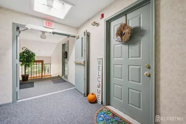 East Windsor, NJ 08512,2434 old stone mill DR