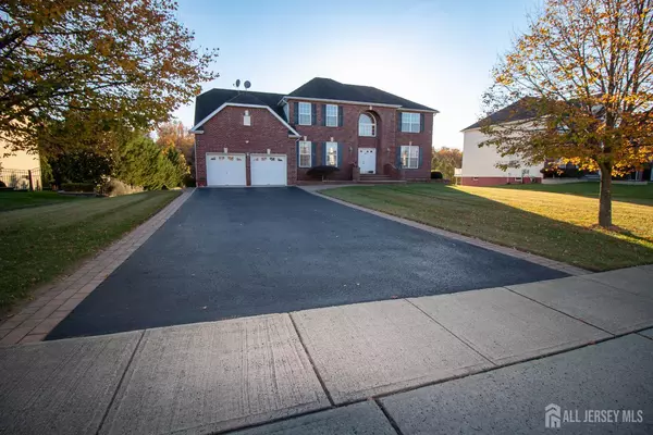 28 Stanley DR, Monroe, NJ 08831