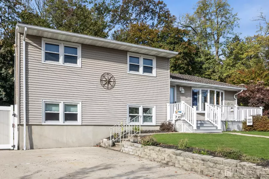 4 Nicholas CT, Milltown, NJ 08850