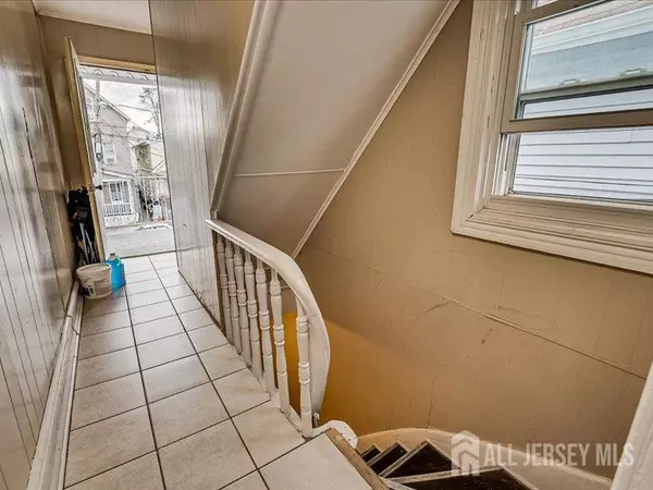 Perth Amboy, NJ 08861,588 Charles ST