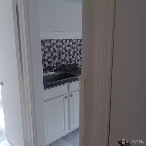 Woodbridge Proper, NJ 07095,274 Main ST