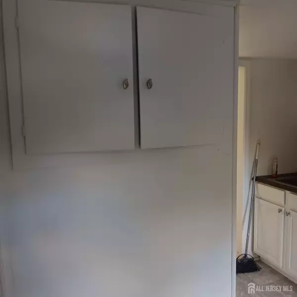 Woodbridge Proper, NJ 07095,274 Main ST