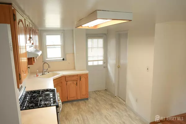 North Brunswick, NJ 08902,1650 Holly RD