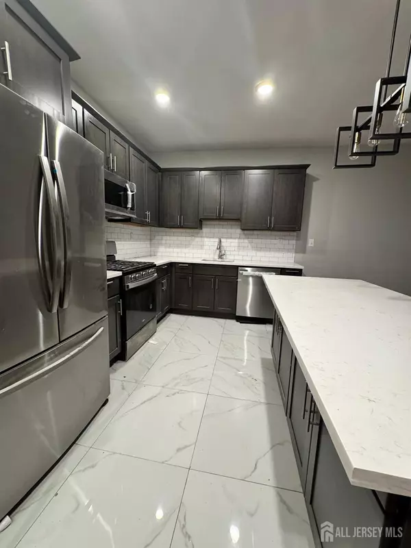 61 N Grove ST, East Orange, NJ 07017