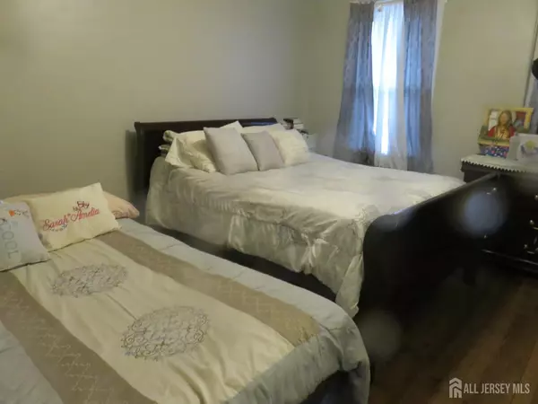 Perth Amboy, NJ 08861,715 State ST