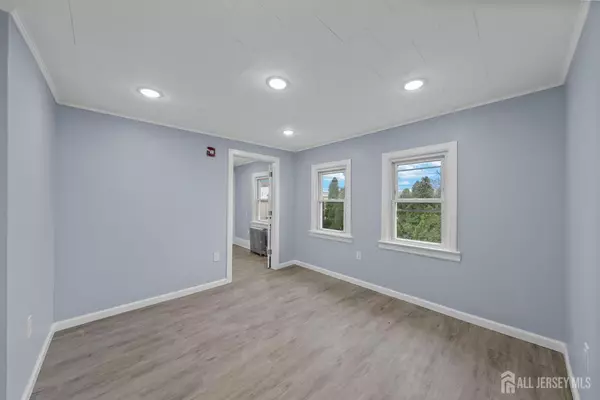 Raritan, NJ 08869,6 1st AVE