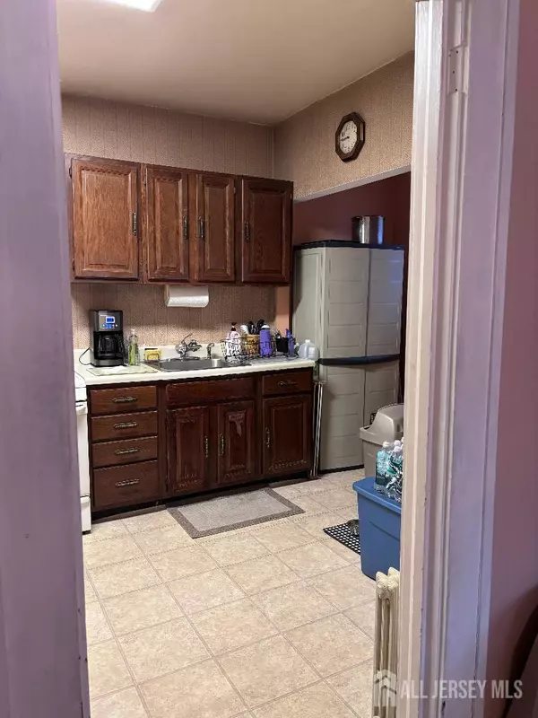 Perth Amboy, NJ 08861,490 McKeon ST