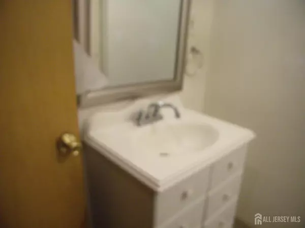 Woodbridge Proper, NJ 07095,634 E SAINT GEORGE AVE