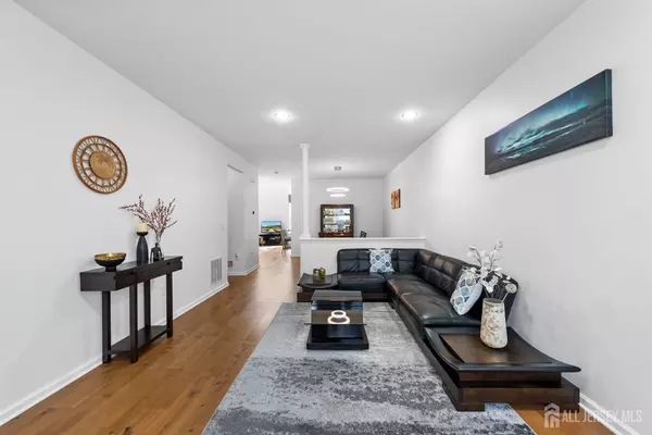 North Brunswick, NJ 08902,2472 Canterbury LN