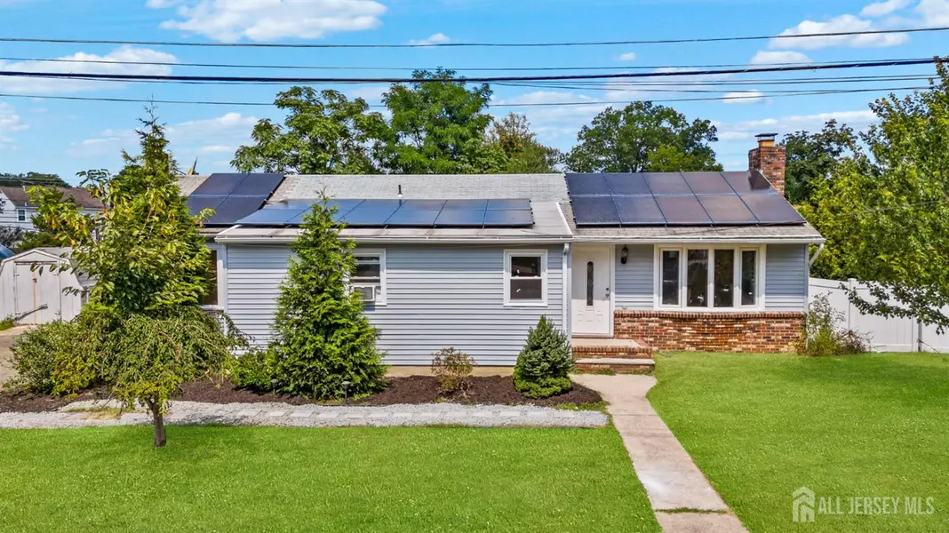 3 Park PL, Helmetta, NJ 08828