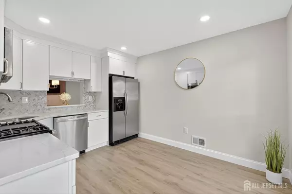 North Brunswick, NJ 08902,61 Albury WAY